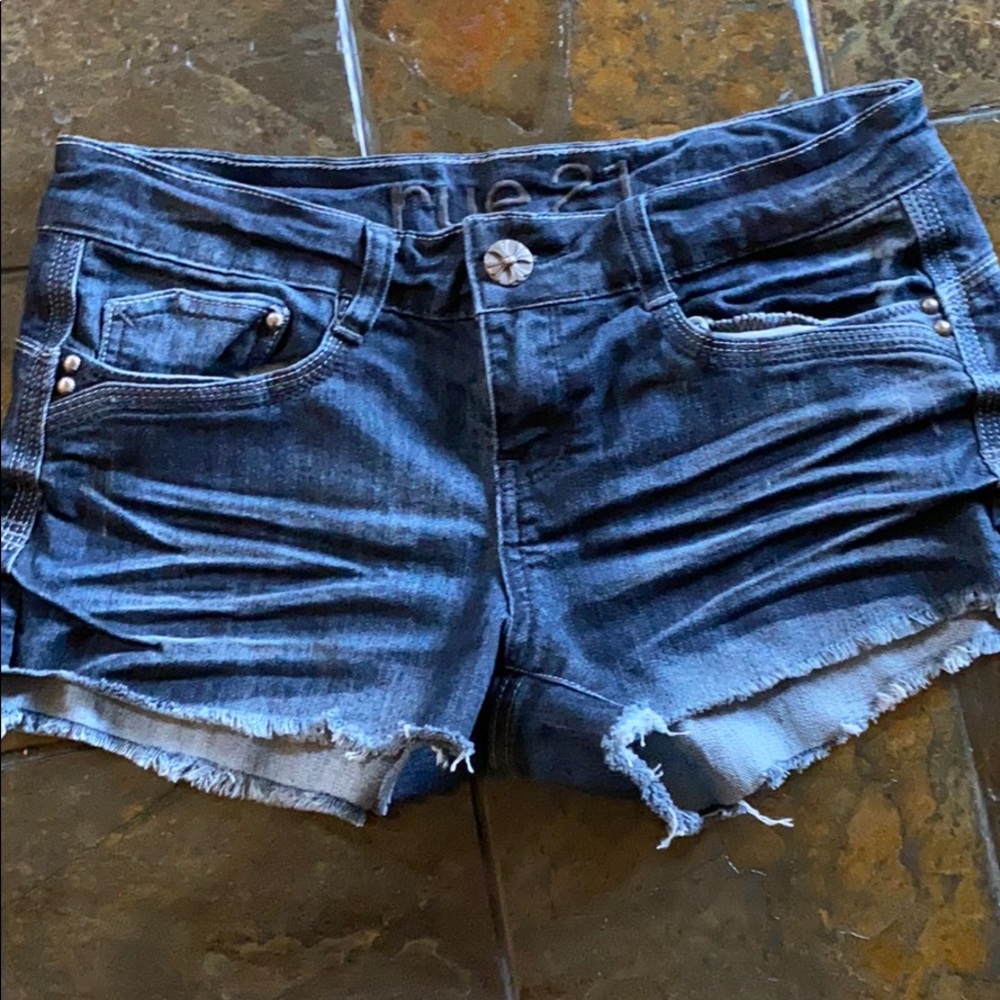 Rue 21 cut off